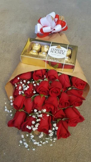 Ramo 24 rosas y 8 chocolates Ferrero Rocher APH113